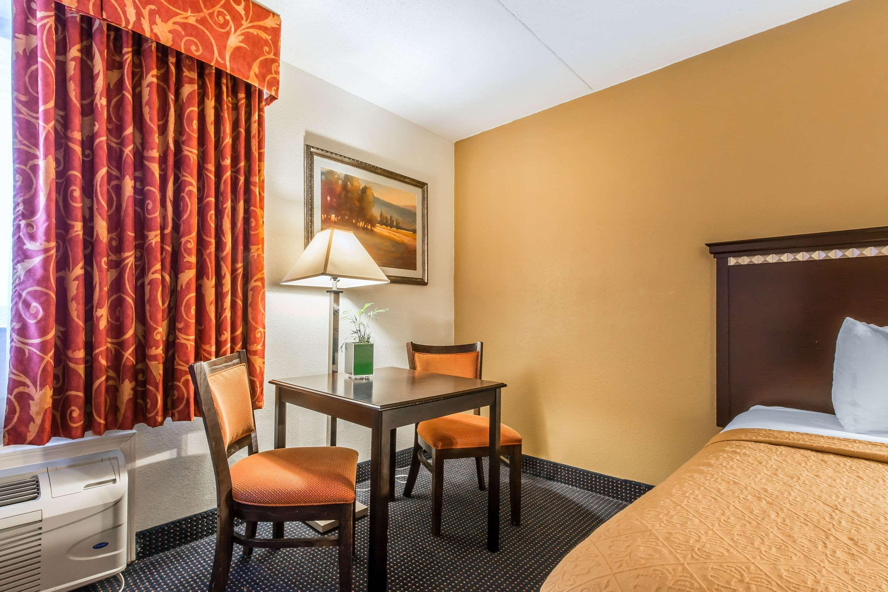 Quality Inn & Conference Center Somerset Exteriér fotografie