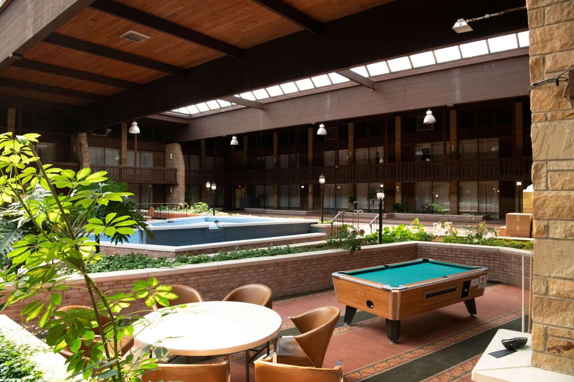 Quality Inn & Conference Center Somerset Exteriér fotografie